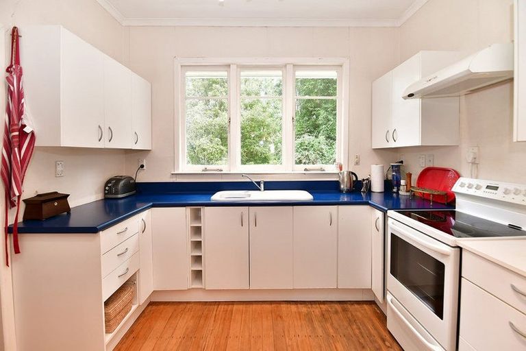 Photo of property in 31 William Hadlow Place, Hatfields Beach, Orewa, 0931