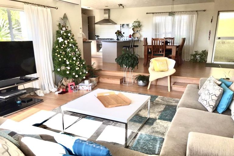 Photo of property in 1 Remus Place, Totara Vale, Auckland, 0629