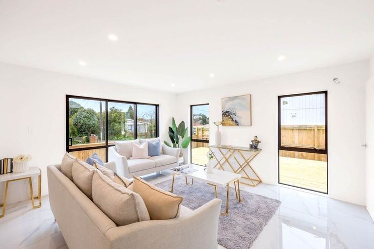 Photo of property in 6d Buisson Glade, West Harbour, Auckland, 0618