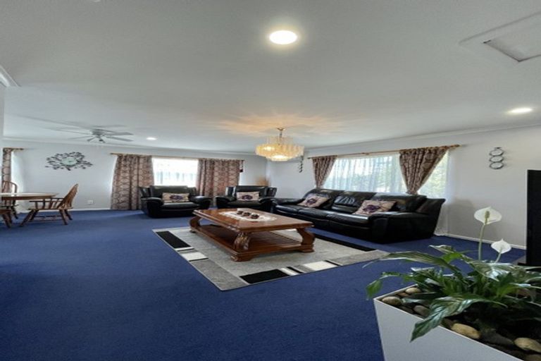Photo of property in 25 Chadlington Avenue, Henderson, Auckland, 0612