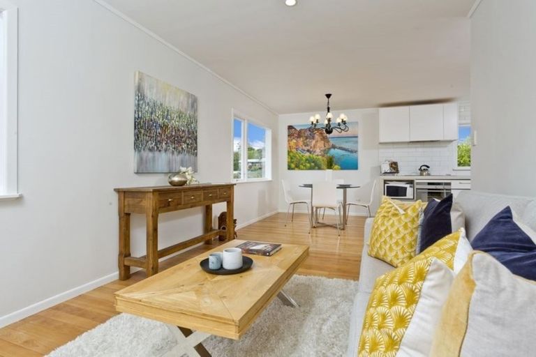 Photo of property in 1/97 Eskdale Road, Birkdale, Auckland, 0626