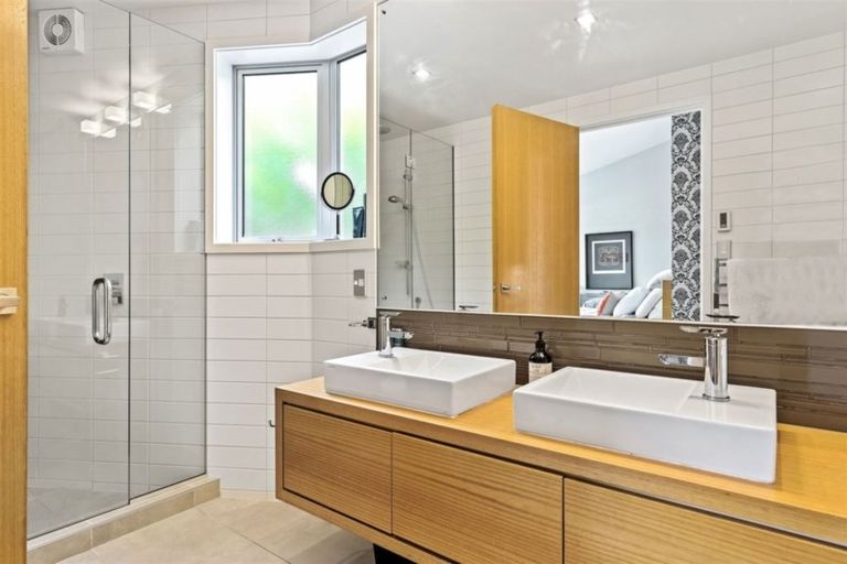 Photo of property in 128 Glenstrae Road, Redcliffs, Christchurch, 8081