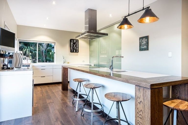 Photo of property in 20 Beechwood Road, Rothesay Bay, Auckland, 0630