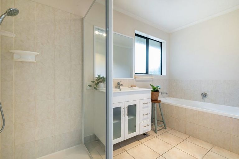 Photo of property in 29 Hugh Green Drive, Pinehill, Auckland, 0632