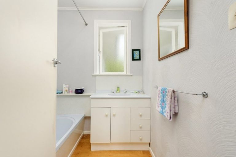 Photo of property in 20 Woodford Avenue, Brookfield, Tauranga, 3110