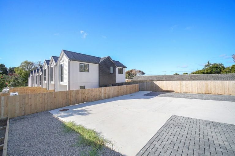 Photo of property in 5/31 Ayton Drive, Totara Vale, Auckland, 0629
