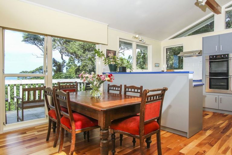 Photo of property in 47 Takahe Road, Titirangi, Auckland, 0604