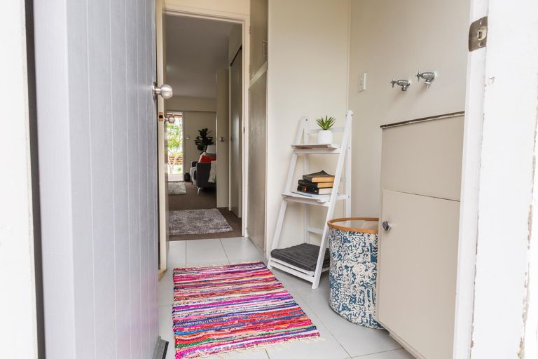 Photo of property in 2/200 Chivalry Road, Glenfield, Auckland, 0629