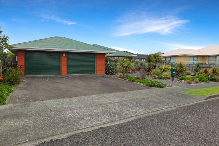 Photo of property in 4 Malthus Place, Foxton Beach, Foxton, 4815