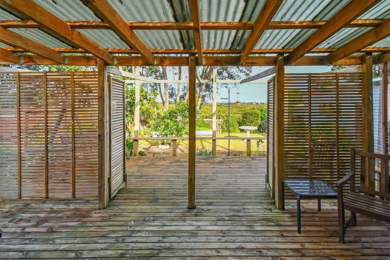 Photo of property in 14 Seaward Place, Wattle Downs, Auckland, 2103