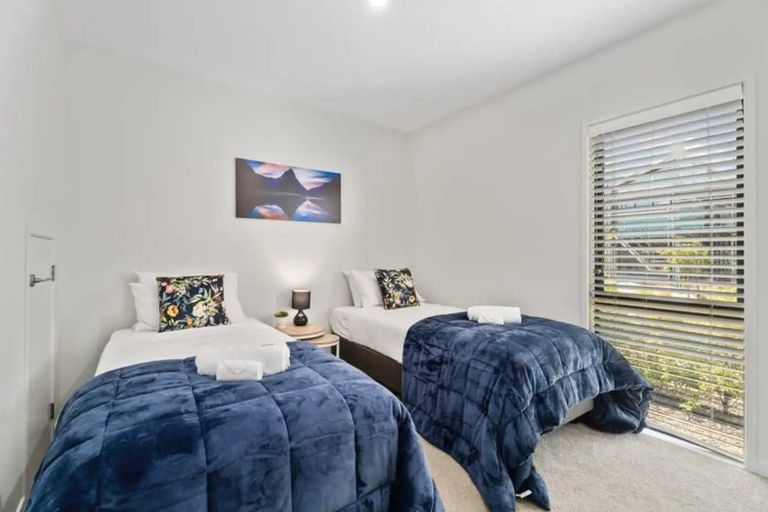 Photo of property in 27 Mulholland Drive, Jacks Point, 9371