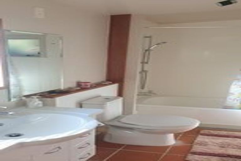 Photo of property in 28 Compton Street, Hillcrest, Auckland, 0627