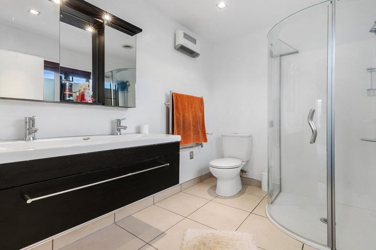 Photo of property in 29 Straven Road, Riccarton, Christchurch, 8011