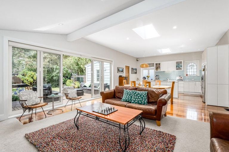 Photo of property in 61 Oroua Street, Eastbourne, Lower Hutt, 5013