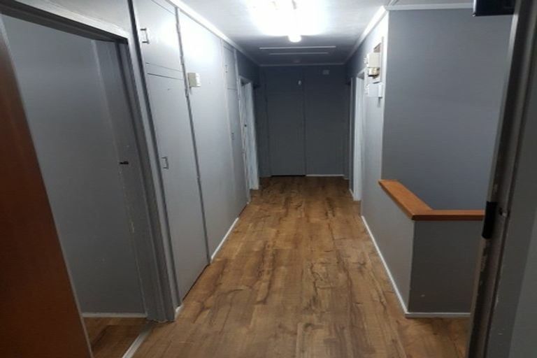 Photo of property in 35 Easton Park Parade, Glenfield, Auckland, 0629