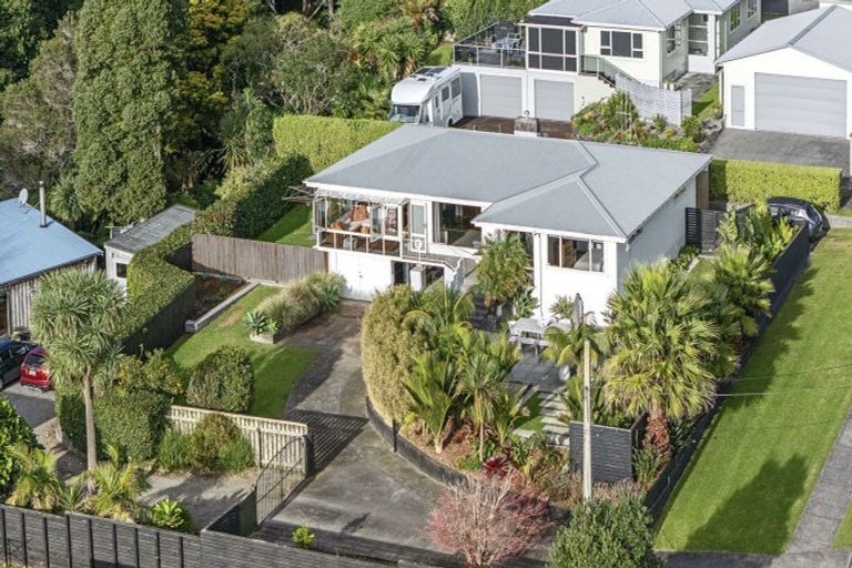 Photo of property in 37 Mcfarlane Street, Oakura, 4314