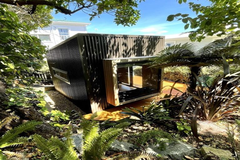 Photo of property in 115 Northland Road, Northland, Wellington, 6012