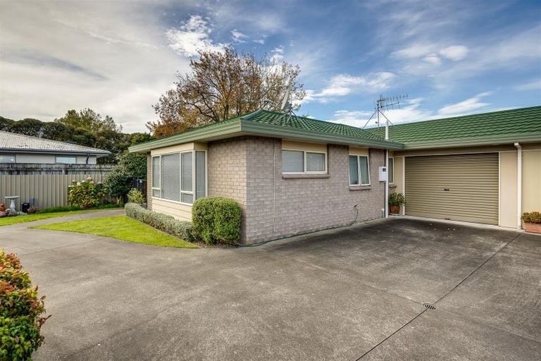 Photo of property in 2/2 Anzac Avenue, Onekawa, Napier, 4110