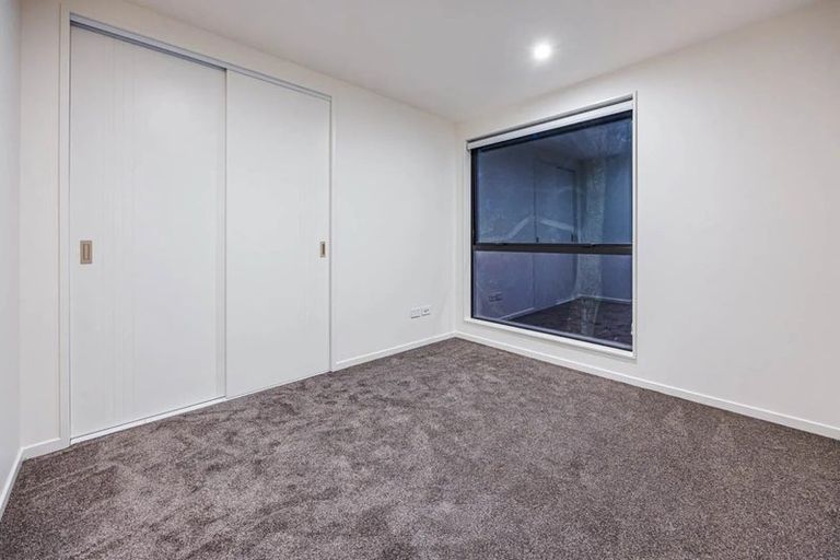 Photo of property in 38a Cascades Road, Pakuranga Heights, Auckland, 2010