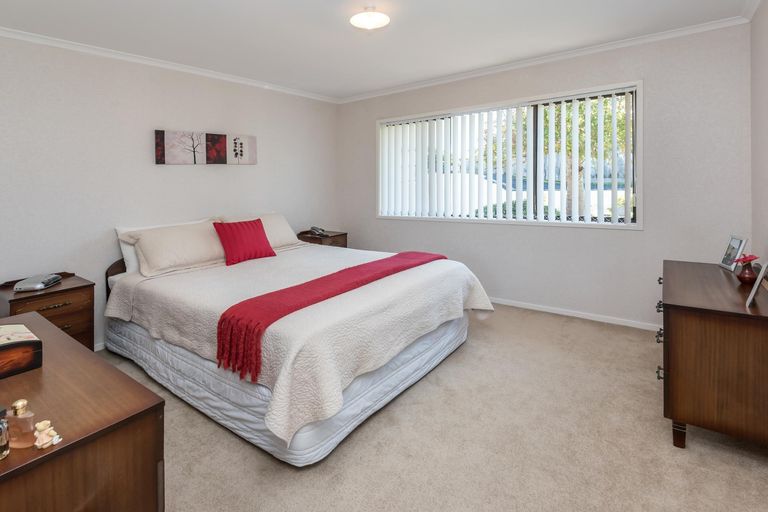 Photo of property in 34 Pinewood Grove, Botany Downs, Auckland, 2010