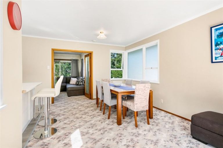 Photo of property in 14 Takapu Street, Henderson, Auckland, 0612