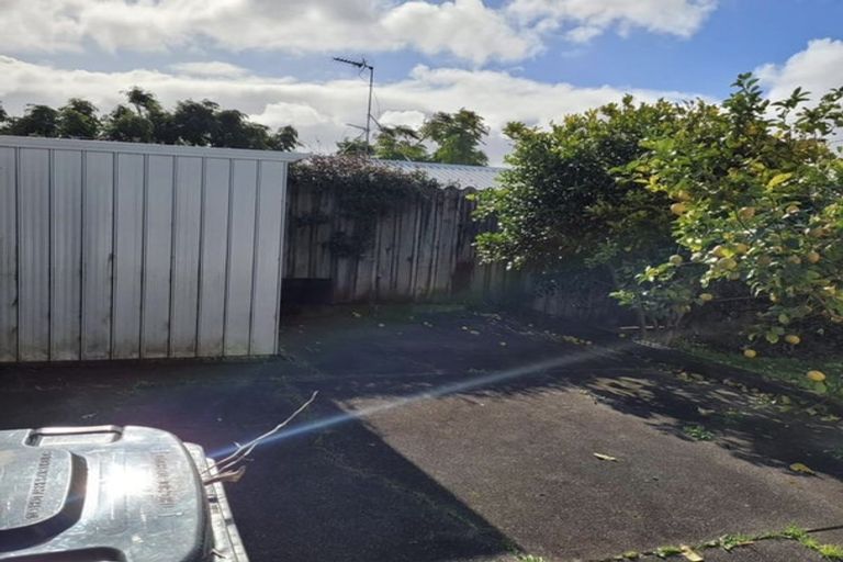 Photo of property in 1/100 Birkdale Road, Birkdale, Auckland, 0626