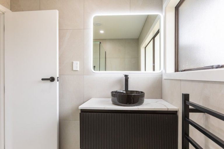 Photo of property in 90 Fergusson Street, Woodville, 4920