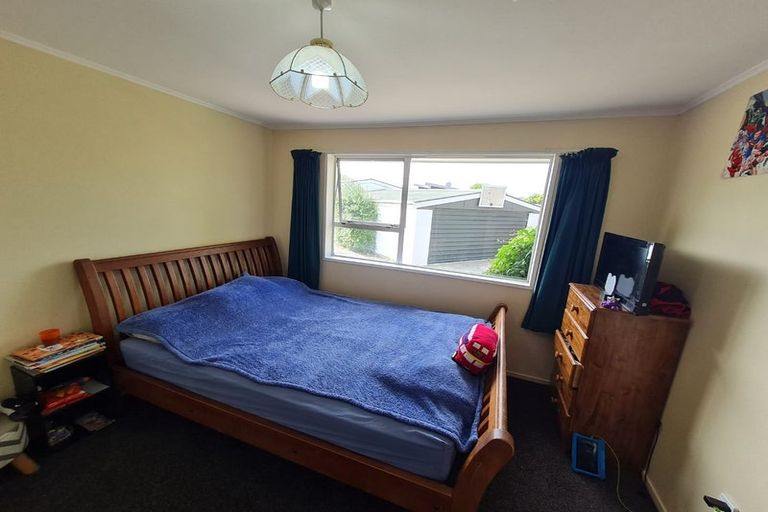 Photo of property in 18 Tamarisk Place, Parklands, Christchurch, 8083