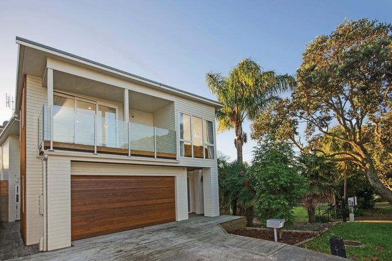 Photo of property in 8b Hauraki Road, Hauraki, Auckland, 0622