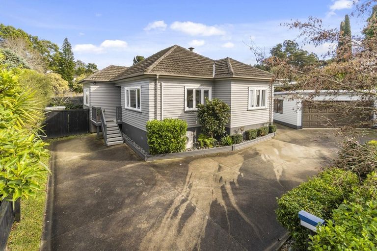 Photo of property in 2 Buisson Glade, West Harbour, Auckland, 0618