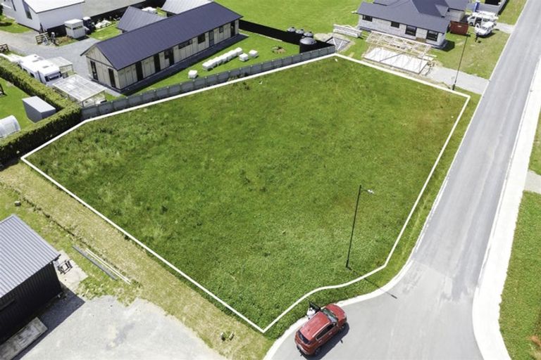 Photo of property in 20 Glenda Place, Seaward Bush, 9812