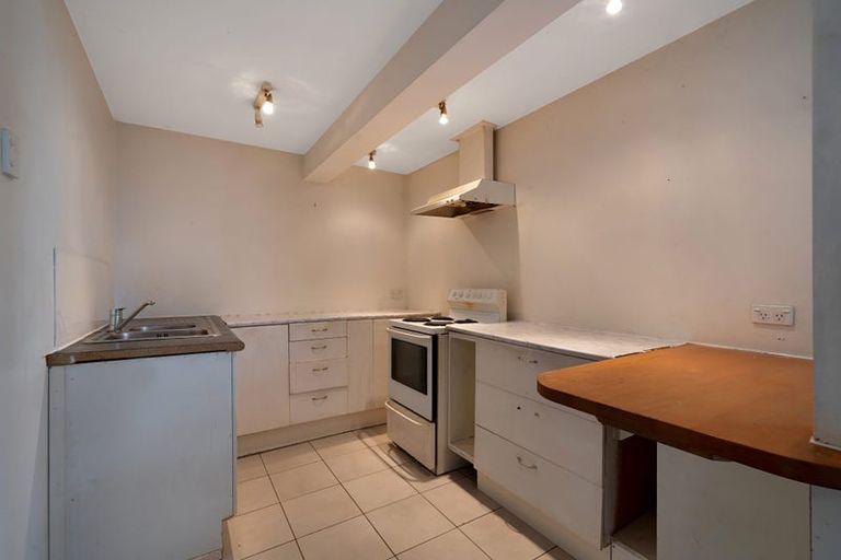 Photo of property in 13 Halcombe Place, Green Bay, Auckland, 0604