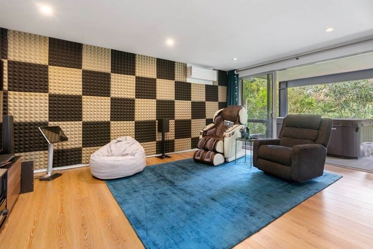 Photo of property in 9 Kahikatea Close, Campbells Bay, Auckland, 0630