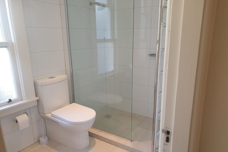 Photo of property in Inverleith Apartments, 5/306 Oriental Parade, Oriental Bay, Wellington, 6011