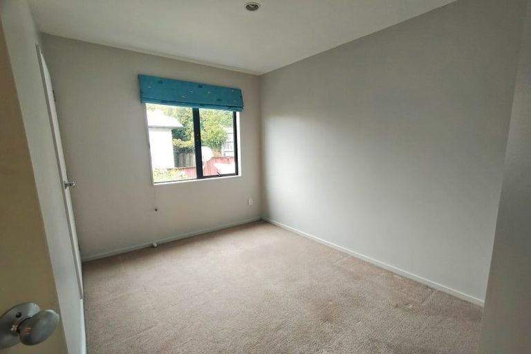 Photo of property in 10/42 Fields Parade, Oteha, Auckland, 0632