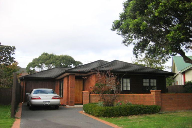 Photo of property in 1/14 Pohutukawa Street, Woburn, Lower Hutt, 5010
