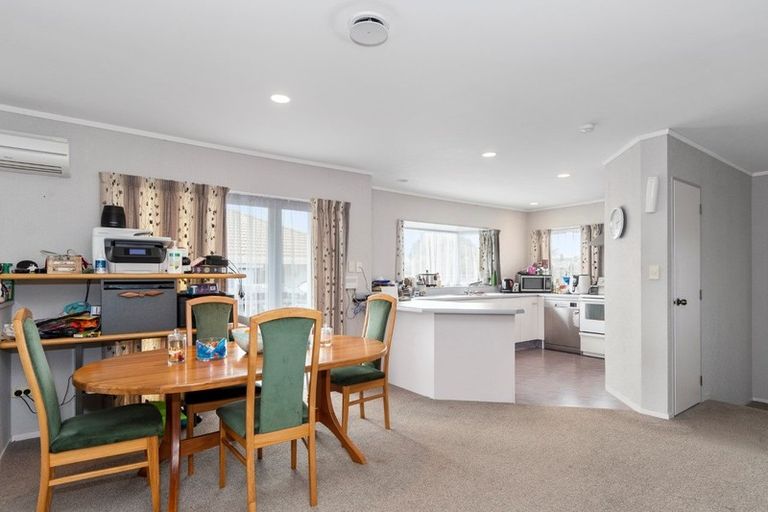 Photo of property in 28 Balmacewen Place, Mount Maunganui, 3116