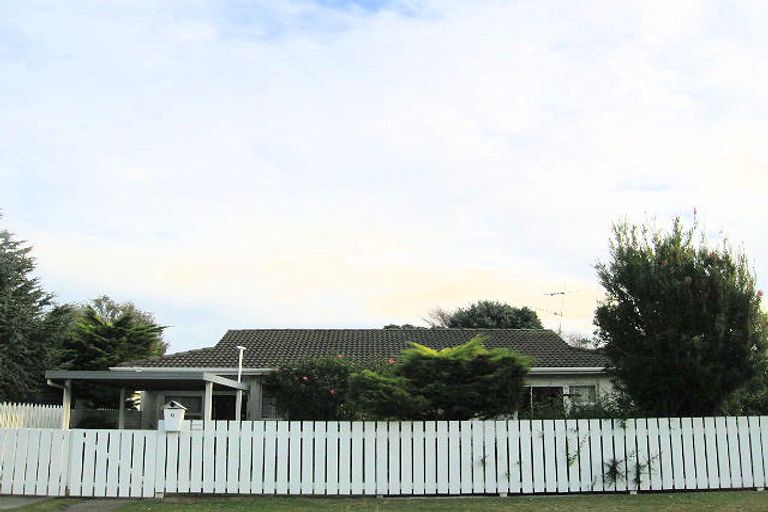 Photo of property in 13 Greenwood Place, Paraparaumu, 5032