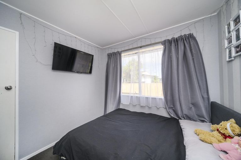 Photo of property in 28 Branigan Parade, Kelvin Grove, Palmerston North, 4414