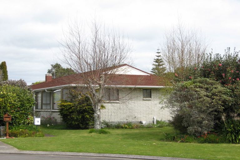 Photo of property in 18 John Guthrie Place, Merrilands, New Plymouth, 4312