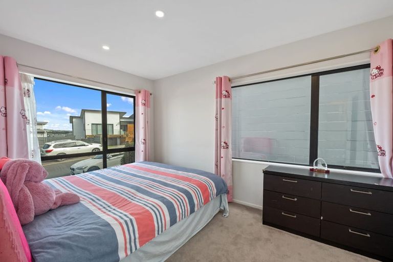 Photo of property in 54 Ascension Crescent, Orewa, 0931