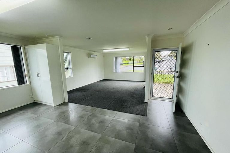 Photo of property in 17 Montego Place, Weymouth, Auckland, 2103