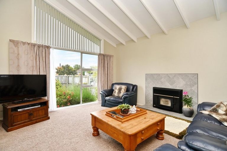 Photo of property in 18 Keldon Avenue, Rangiora, 7400