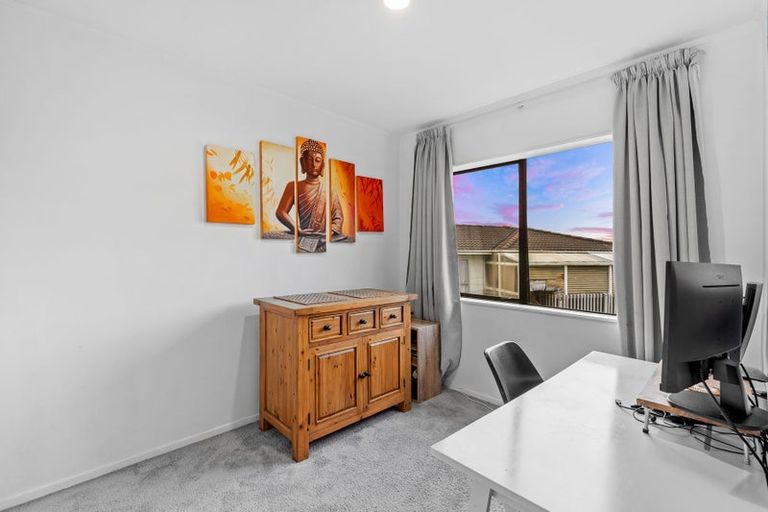 Photo of property in 2/2 Crosby Road, West Harbour, Auckland, 0618