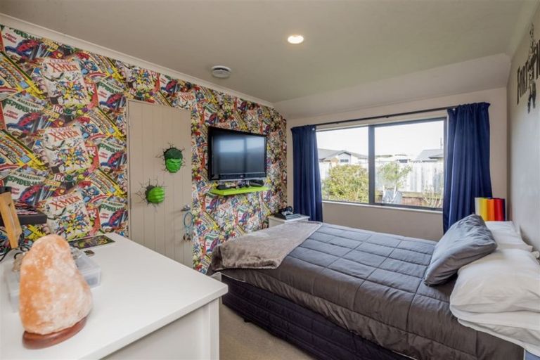 Photo of property in 16 Okarito Avenue, Levin, 5510