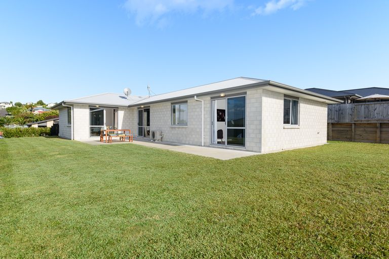 Photo of property in 23 Fairfax Crescent, Pyes Pa, Tauranga, 3112