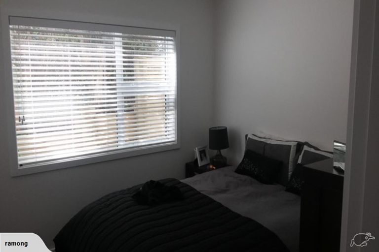 Photo of property in 104a Glanmire Road, Newlands, Wellington, 6037