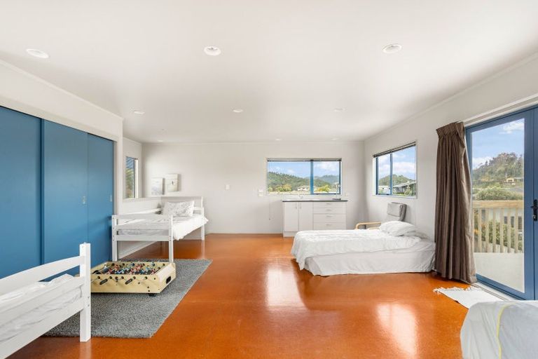 Photo of property in 15 The Crowsnest, Cooks Beach, Whitianga, 3591