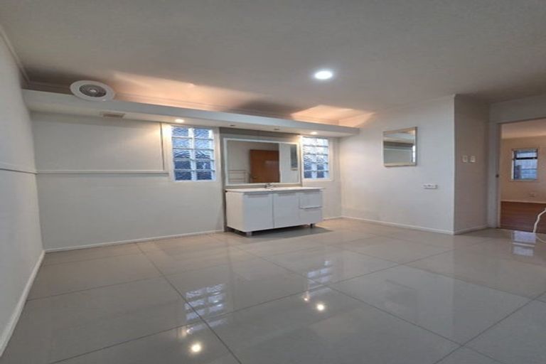 Photo of property in 14 Waimana Road, Conifer Grove, Takanini, 2112