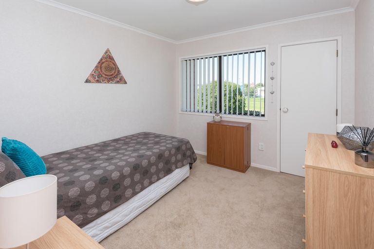 Photo of property in 34 Pinewood Grove, Botany Downs, Auckland, 2010